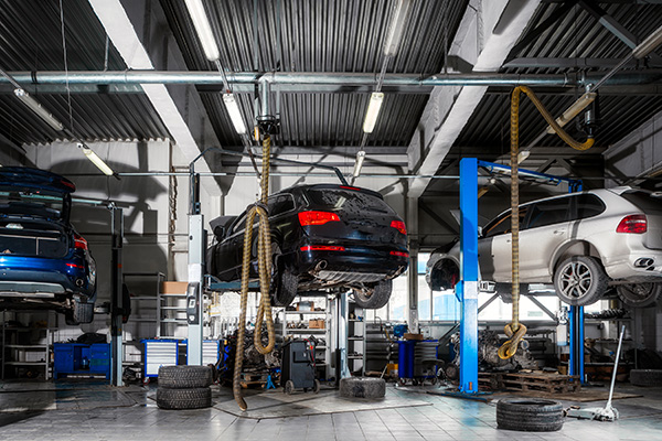 What Are the Benefits of Using a Local Shop for Mercedes-Benz Service? | Secret MBZ Garage